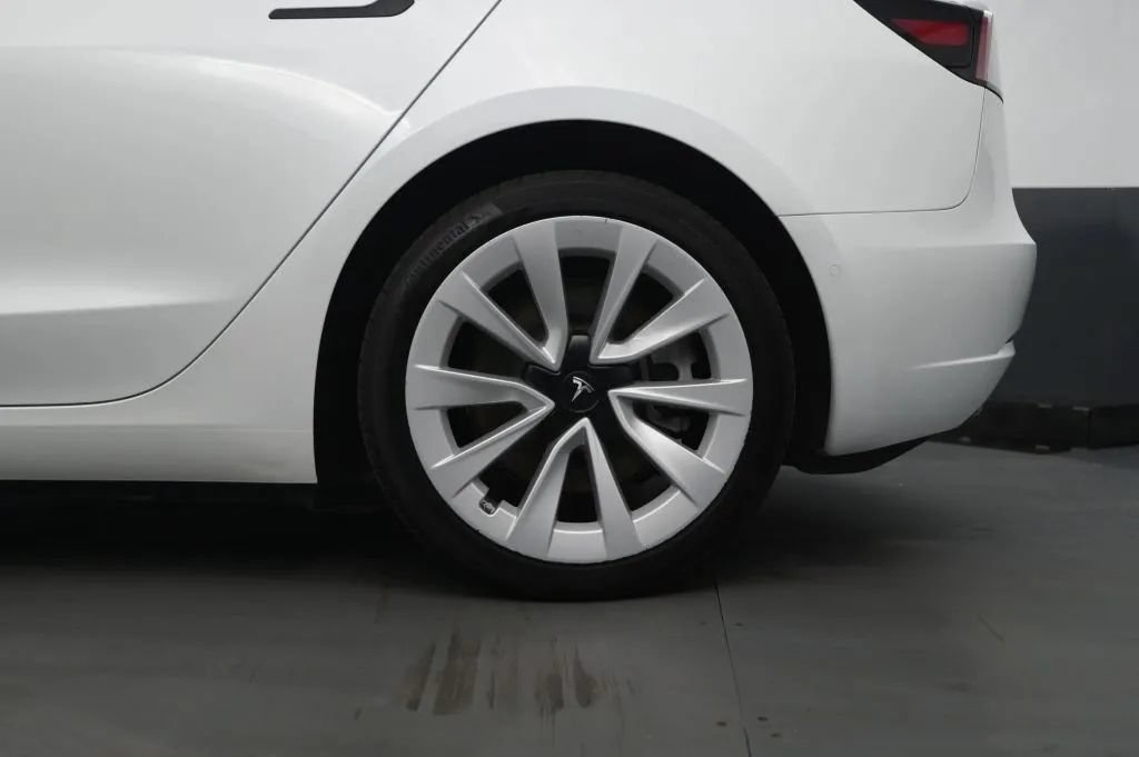 Used 2022 Tesla Model 3 Long Range AWD/4WD image 14
