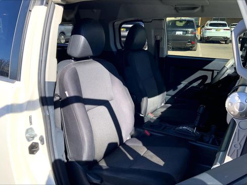 Used 2012 Toyota FJ Cruiser w/ Convenience Pkg image 8