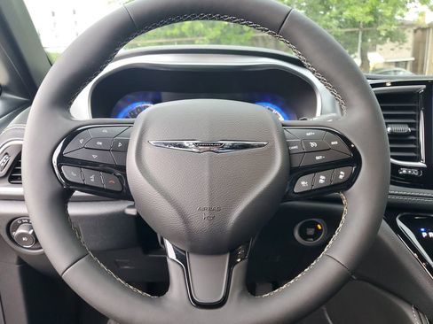 Used 2026 Chrysler Pacifica Limited w/ S Appearance Package FWD image 24