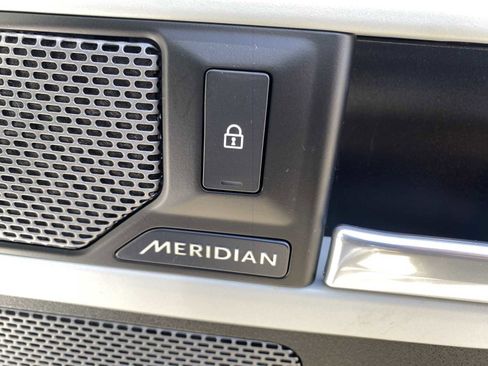 Used 2020 Land Rover Defender 110 First Edition image 37