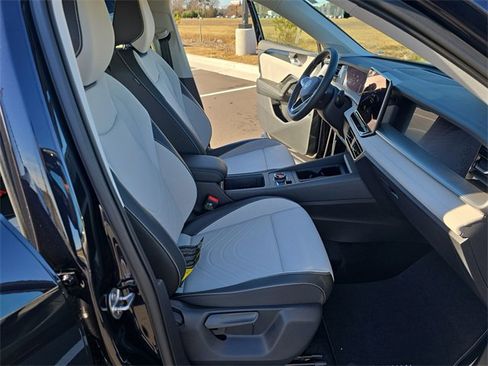 New 2026 Volkswagen Tiguan SE image 18