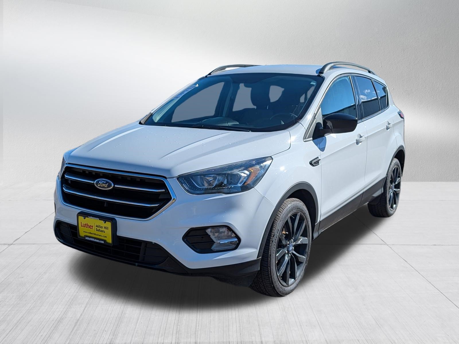 Used 2018 Ford Escape SE w/ SE Sport Appearance Package AWD/4WD image 3