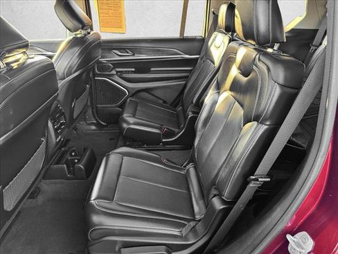 Used 2021 Jeep Grand Cherokee L Limited w/ Luxury Tech Group II image 17