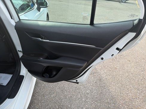 Used 2023 Toyota Camry SE image 14