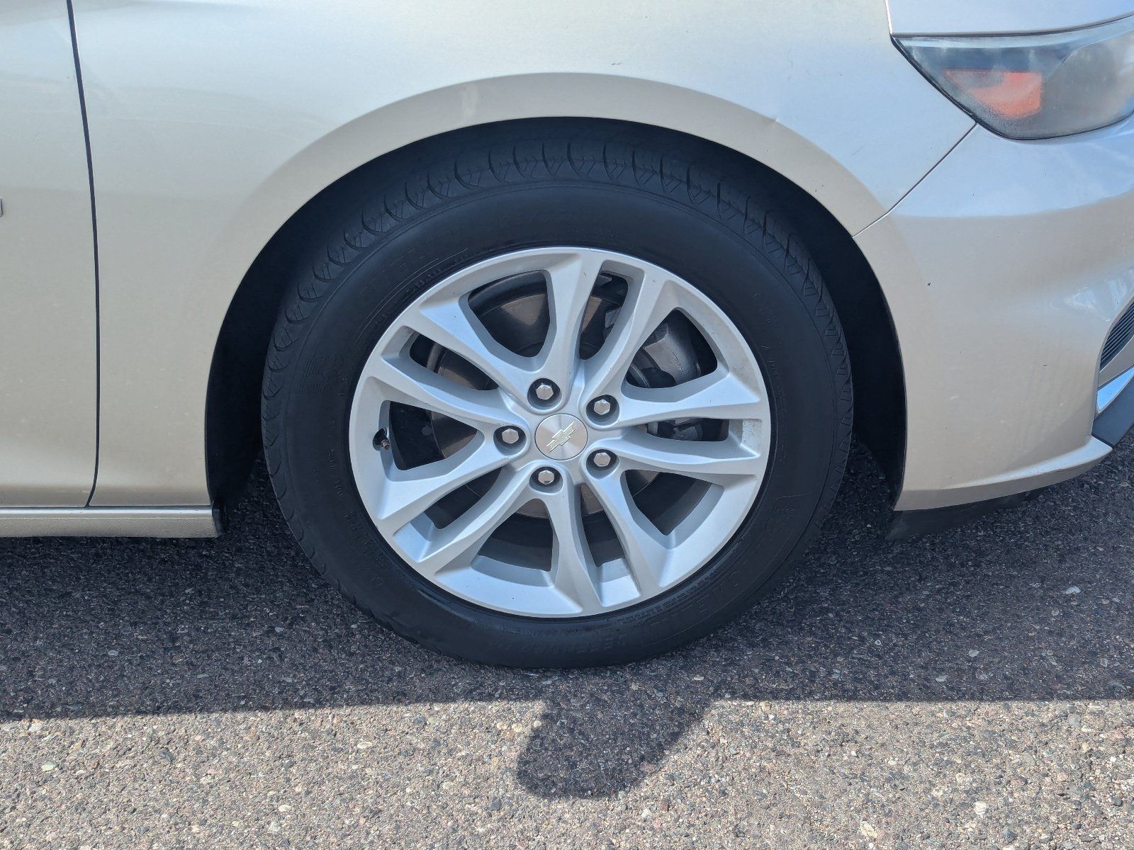 Used 2016 Chevrolet Malibu LT FWD image 9