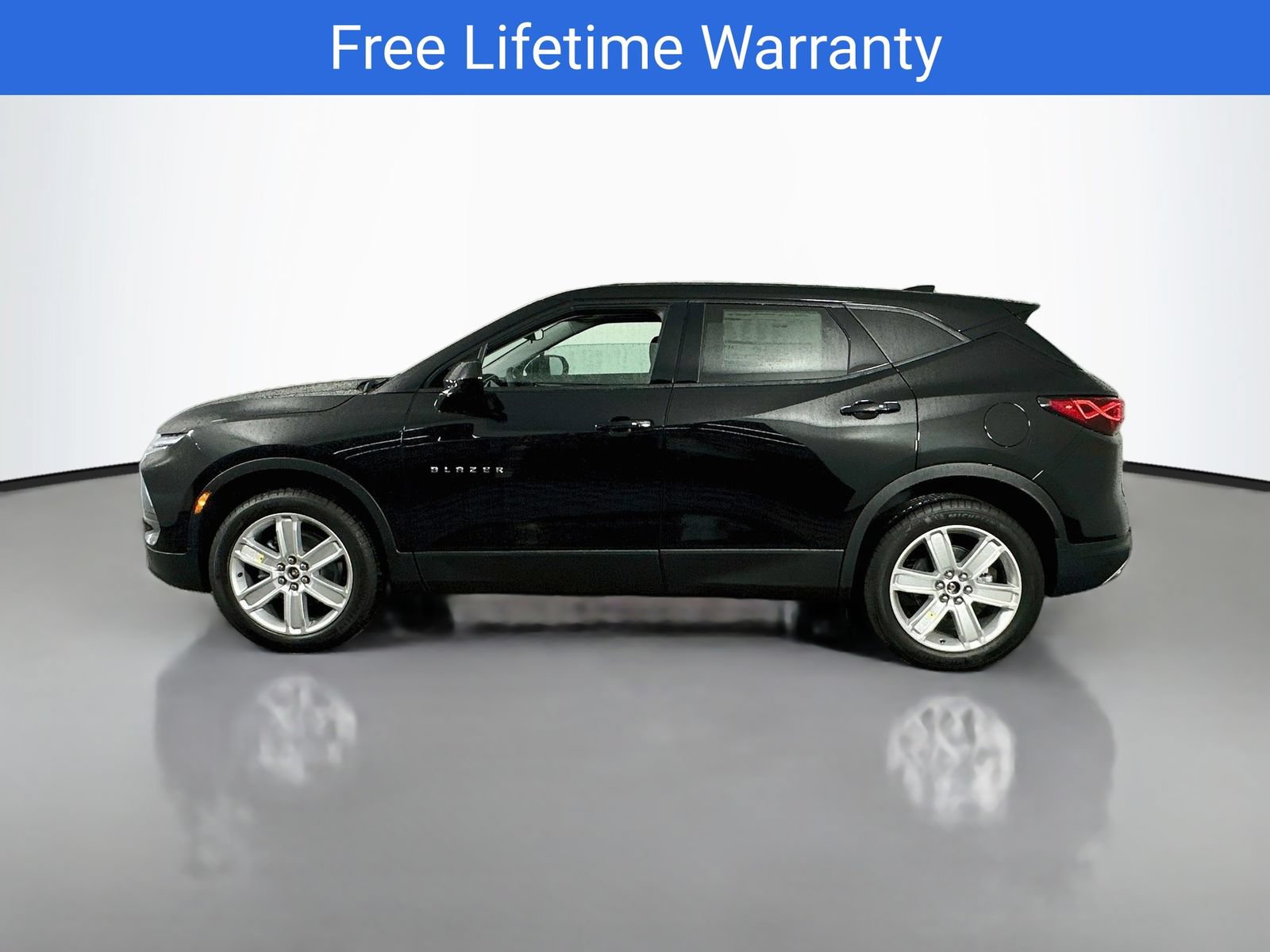 New 2026 Chevrolet Blazer LT w/ LPO, Black Sport Package AWD/4WD image 5