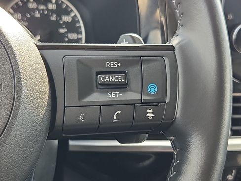 Used 2025 Nissan Pathfinder SL FWD image 19