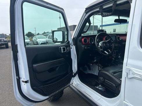 Used 2018 Jeep Wrangler Unlimited Rubicon w/ Steel Bumper Group AWD/4WD image 14