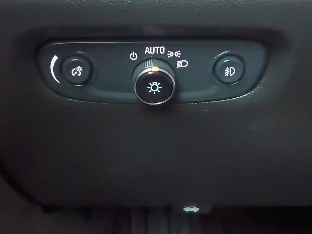 Used 2021 Chevrolet Traverse Premier w/ Redline Edition FWD image 12