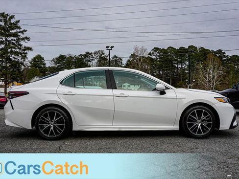 Used 2023 Toyota Camry SE image 9