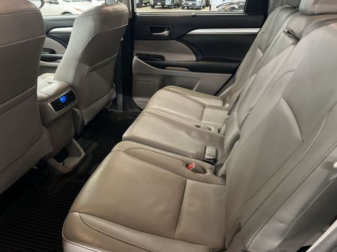 Used 2017 Toyota Highlander XLE image 23