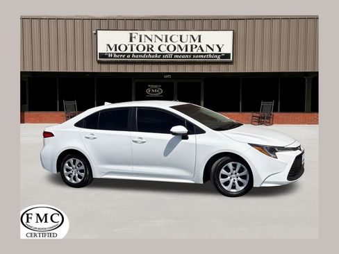 Used 2025 Toyota Corolla LE image 1