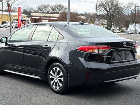 Certified 2022 Toyota Corolla LE image 3