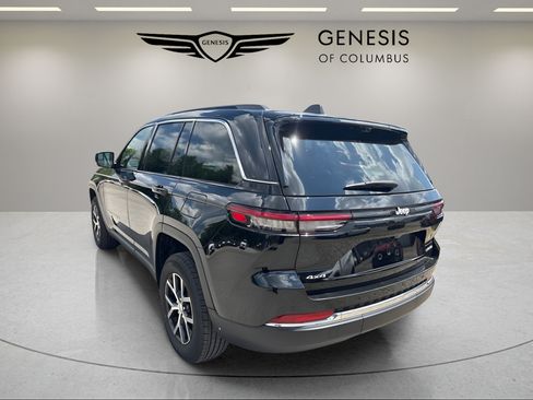 Used 2024 Jeep Grand Cherokee Limited w/ Luxury Tech Group II AWD/4WD image 3