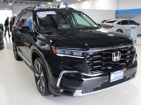 Used 2025 Honda Pilot Touring image 4