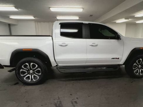 Used 2024 GMC Canyon AT4 w/ AT4 Premium Package AWD/4WD image 9