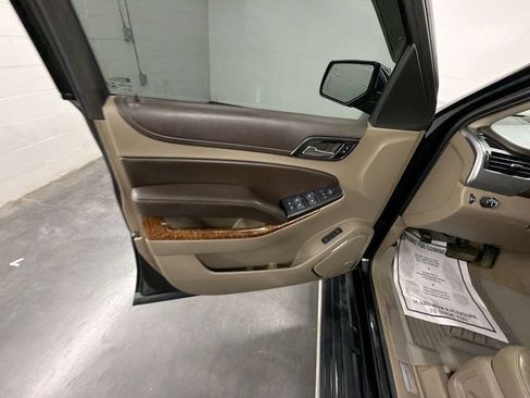 Used 2019 Chevrolet Suburban Premier RWD image 23