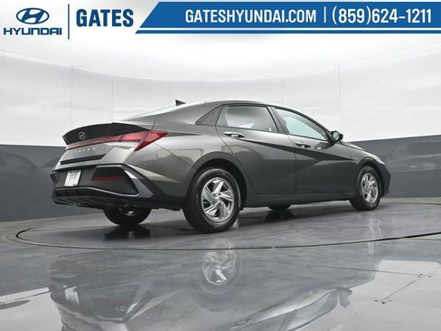New 2026 Hyundai Elantra SE FWD image 35