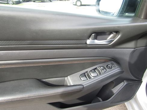 Used 2019 Nissan Altima 2.5 SR image 14