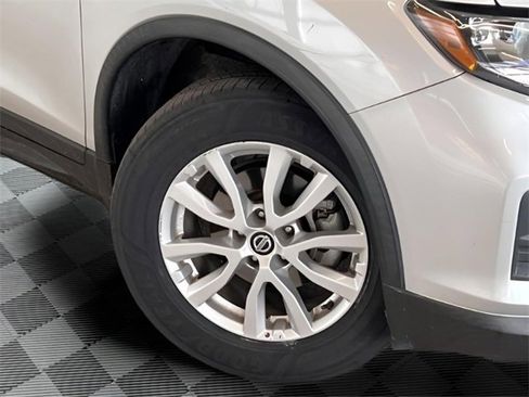 Used 2020 Nissan Rogue SV image 27
