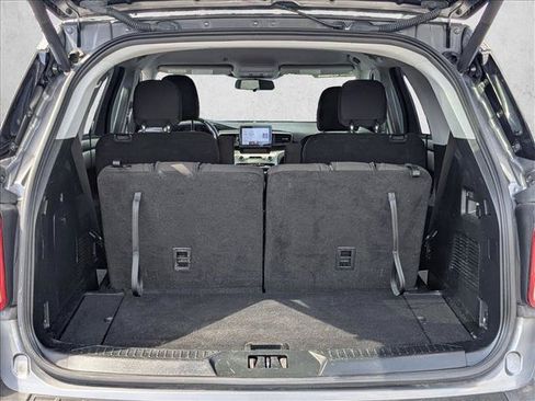 Used 2021 Ford Explorer XLT RWD image 6