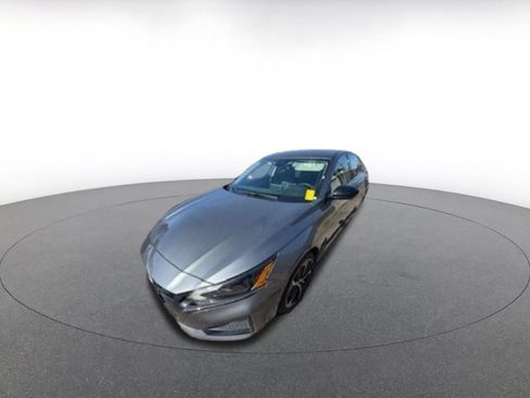 Used 2025 Nissan Altima 2.5 SR image 3