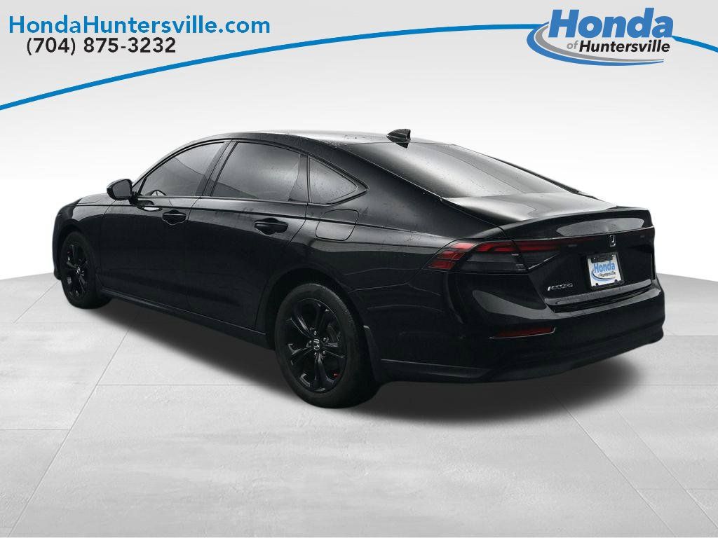 Used 2025 Honda Accord SE image 6