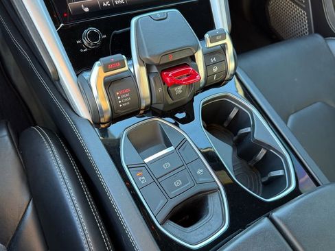 Used 2019 Lamborghini Urus Base image 31