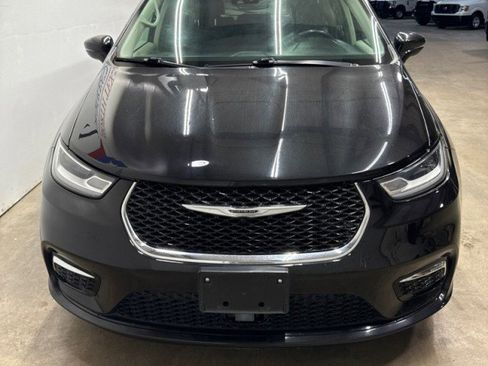 Used 2022 Chrysler Pacifica Touring-L image 13