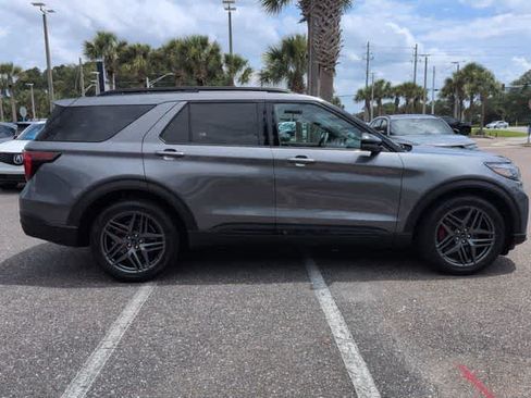 Used 2025 Ford Explorer ST AWD/4WD image 9