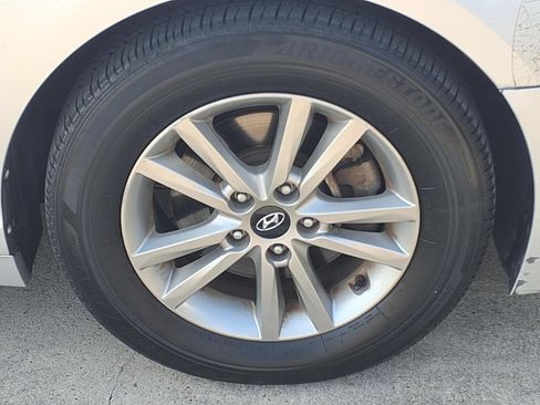 Used 2015 Hyundai Sonata SE FWD image 8