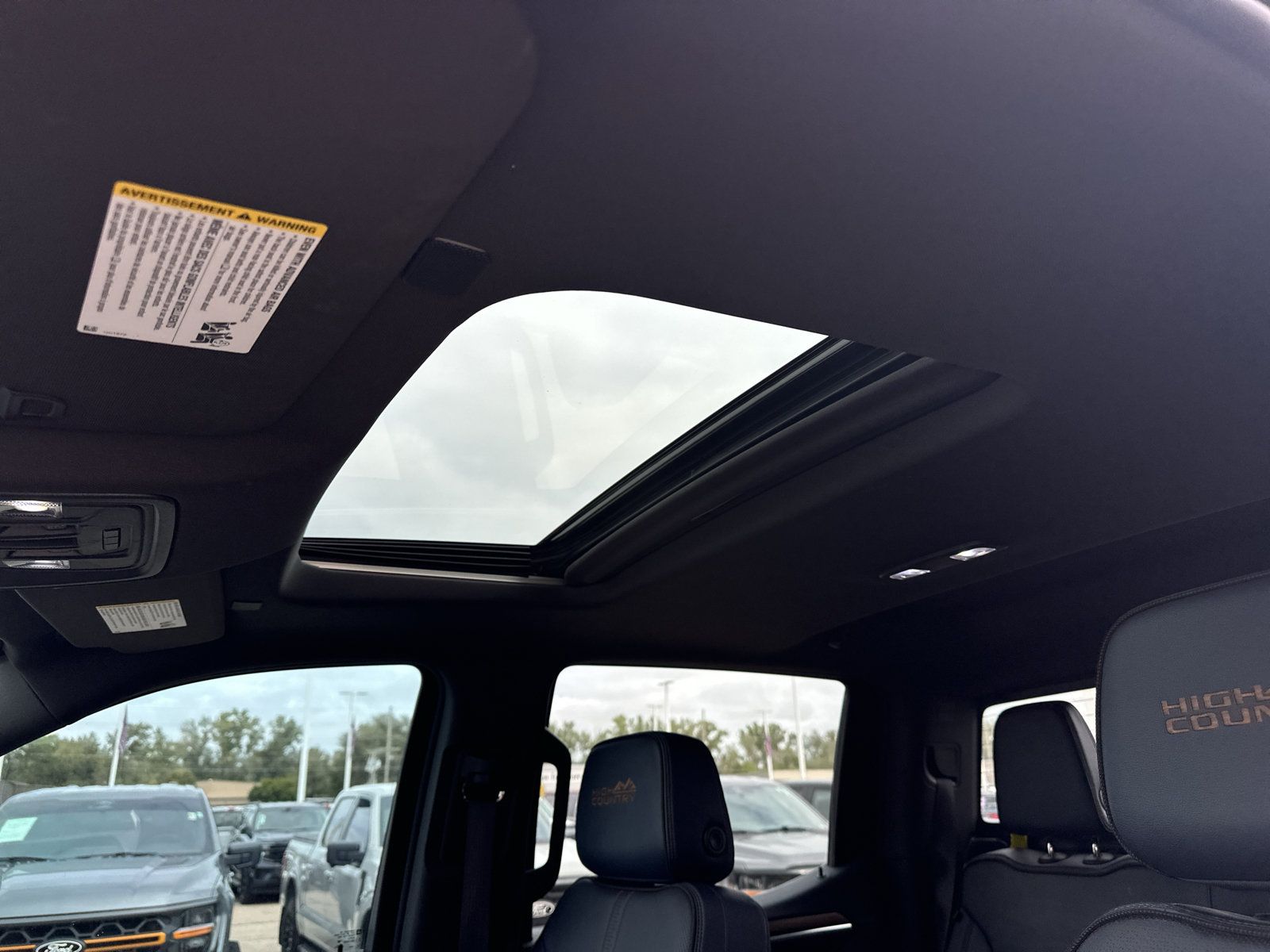 Used 2022 Chevrolet Silverado 1500 High Country w/ High Country Premium Package AWD/4WD image 33