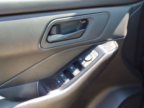 Used 2024 Nissan Rogue S FWD image 24
