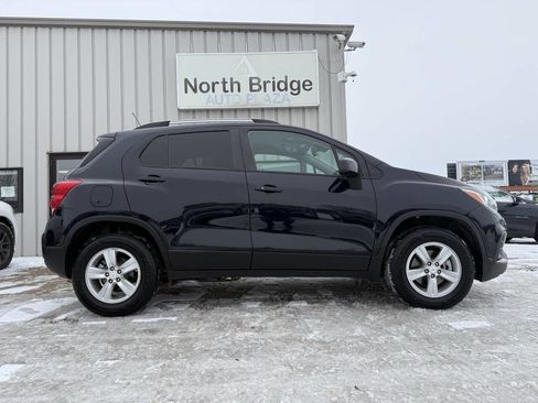 Used 2021 Chevrolet Trax LT w/ LT Convenience Package image 24