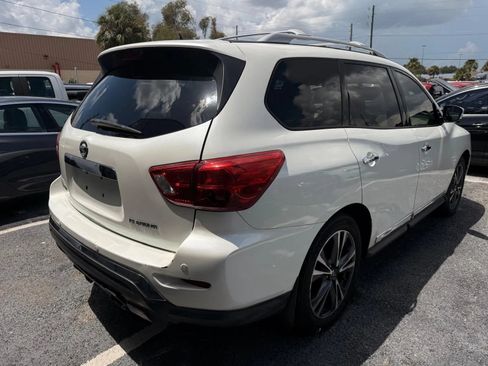 Used 2018 Nissan Pathfinder Platinum FWD image 4
