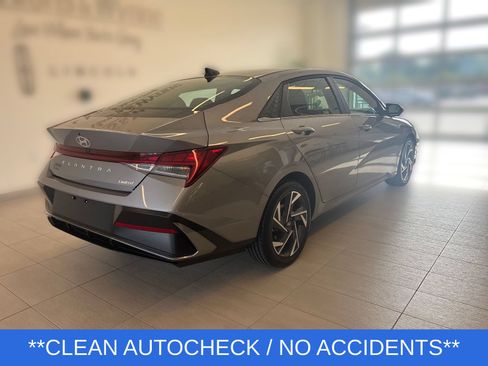 Used 2025 Hyundai Elantra Limited FWD image 3