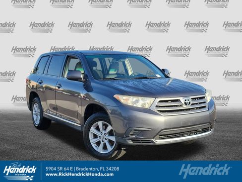 Used 2013 Toyota Highlander 4WD w/ Cold Weather Pkg image 1
