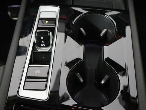 Used 2025 Volkswagen Atlas Peak Edition SE image 33