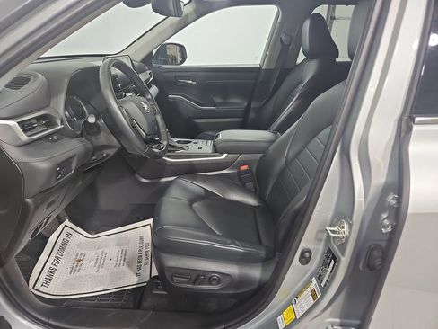 Used 2021 Toyota Highlander XLE image 10