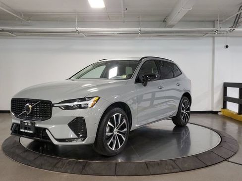Used 2025 Volvo XC60 B5 Plus w/ Protection Package Premier AWD/4WD image 3