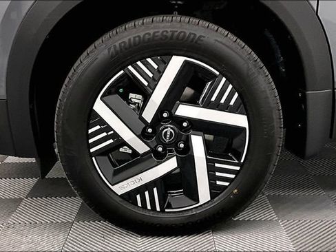 New 2026 Nissan Kicks SV image 12