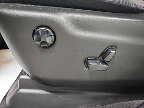 Used 2016 Jeep Grand Cherokee Laredo 75th Anniversary image 32