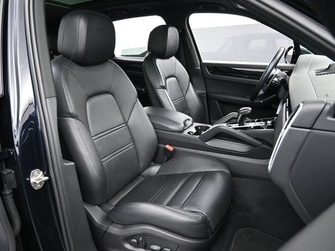 Certified 2022 Porsche Cayenne AWD/4WD image 31