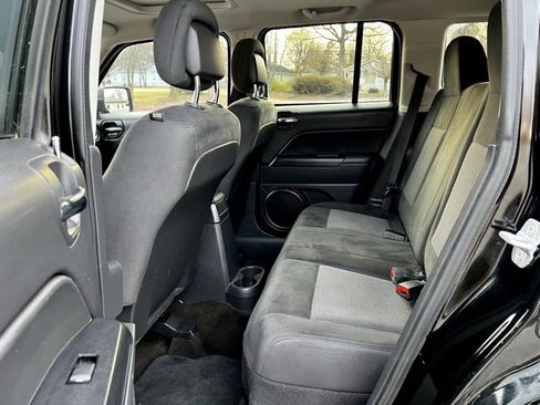 Used 2014 Jeep Patriot Latitude w/ Sun/Sound Group image 17