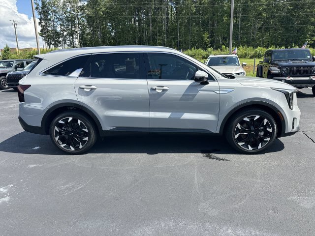 Used 2025 Kia Sorento EX w/ Panoramic Sunroof Package FWD image 9