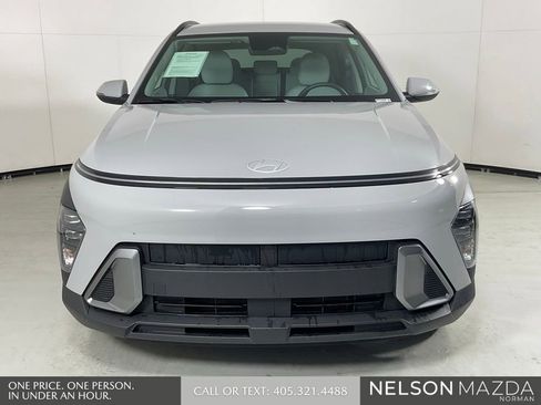 Used 2024 Hyundai Kona SEL FWD image 2