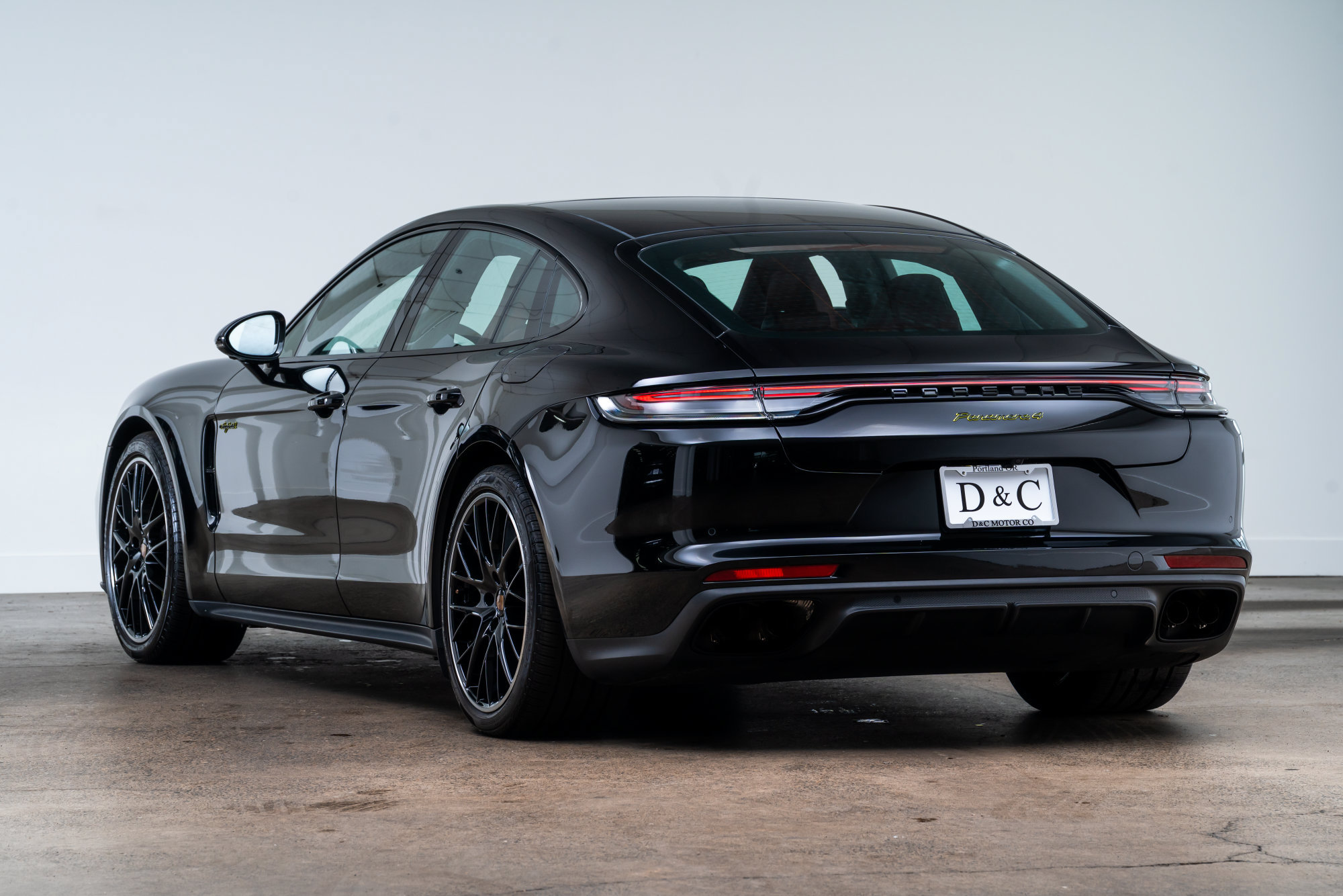 Used 2023 Porsche Panamera 4 Platinum Edition AWD/4WD image 5