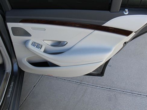 Used 2015 Mercedes-Benz S 550 Sedan image 31