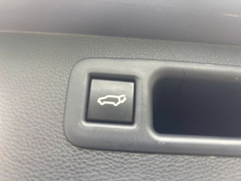 Used 2025 Toyota Highlander LE FWD image 20