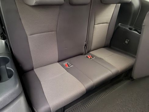 Used 2023 Toyota Highlander LE image 30